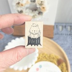 【切り株に座って本を読む猫　ラバースタンプ】