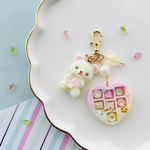 MINI♡ANIMAL CHOCOLATE BOX♡桜くま　　　シャカシャカ　キーホルダー　レジン　アニマル　スイーツ　チョコ　プレゼント　ミニチュア　フェイクスイーツ　ハート　春　ピンク　和菓子　桜
