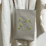 ミモザの刺繍ポシェット