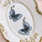 蝶々ピアス ／ イヤリング 【 ブルー 】サージカルステンレスピアス ／ イヤリング ／ 樹脂ピアス ／ 金具交換無料　大人可愛い　シルバー　蝶々　軽い レース　バタフライ　青