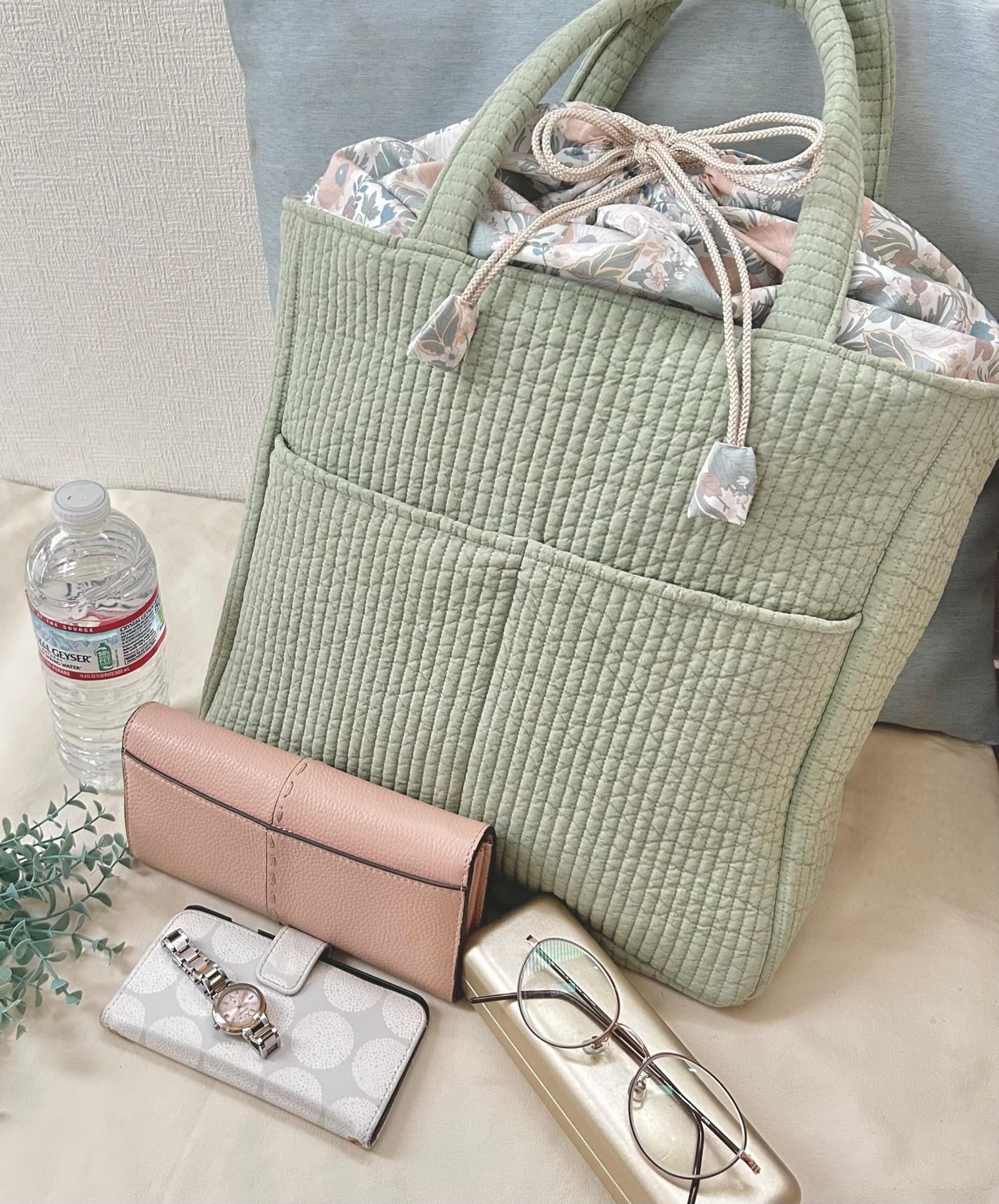 さっと中を隠せるヌビバッグ巾着リバティマザーズバッグにスリーピングローズ さっと中を隠せるヌビバッグ♪あおり巾着♪サイドポケット♪リバティ