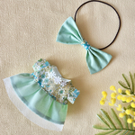 春のグリーン・フラワープリントのワンピース