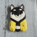 黒柴さん　木彫りブローチ