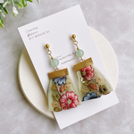 【minne価格】天然石 × インド刺繍イヤリング／ピアス／樹脂ピアス　大人かわいい　フラワー  ナチュラル　金具交換無料　ファルファーレビーズ　大人可愛い