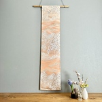 帯のタペストリー　桜色の春景色　着物　リメイク インテリア　掛け軸 　和モダン　和室　Kimono Tapestry Kakejiku  ギフト　縁起物　テーブルランナー　春　小物　春色　桜