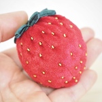 輝くいちごのぬいぐるみ　ゴージャス