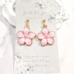 ハイビスカス風 大ぶり桜色ライトピンク エナメル・フラワー ピアス❀サージカルステンレスピアス♡金属アレルギー対応