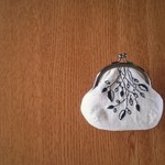 レディーのがま口petit 　*葉っぱ柄刺繍*