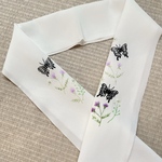 刺繍半衿　蝶々とアザミ