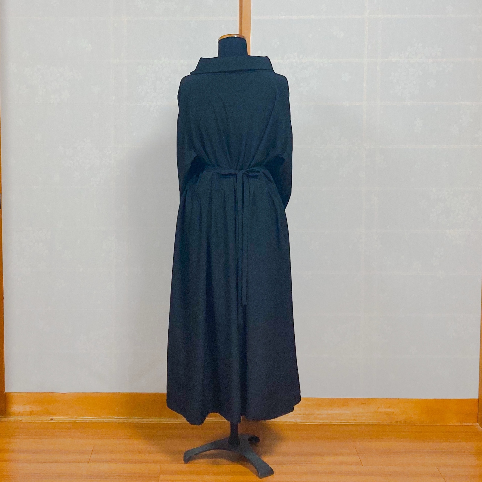 着物リメイク 黒紋付 ロールカラーワンピース - Re:kimono Takao