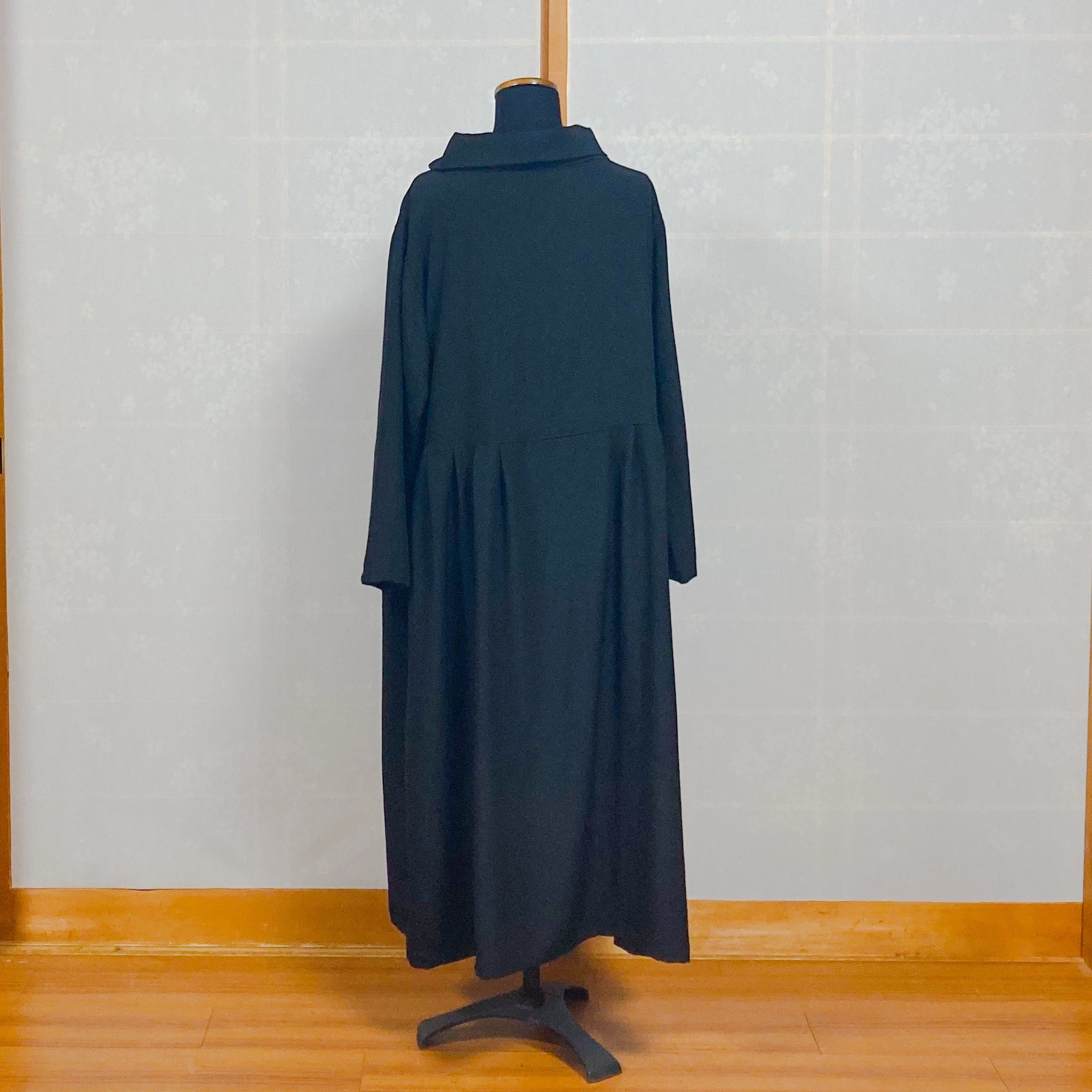 着物リメイク 黒紋付 ロールカラーワンピース - Re:kimono Takao