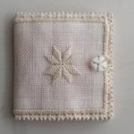 ハーダンガー刺繍のニードルブック