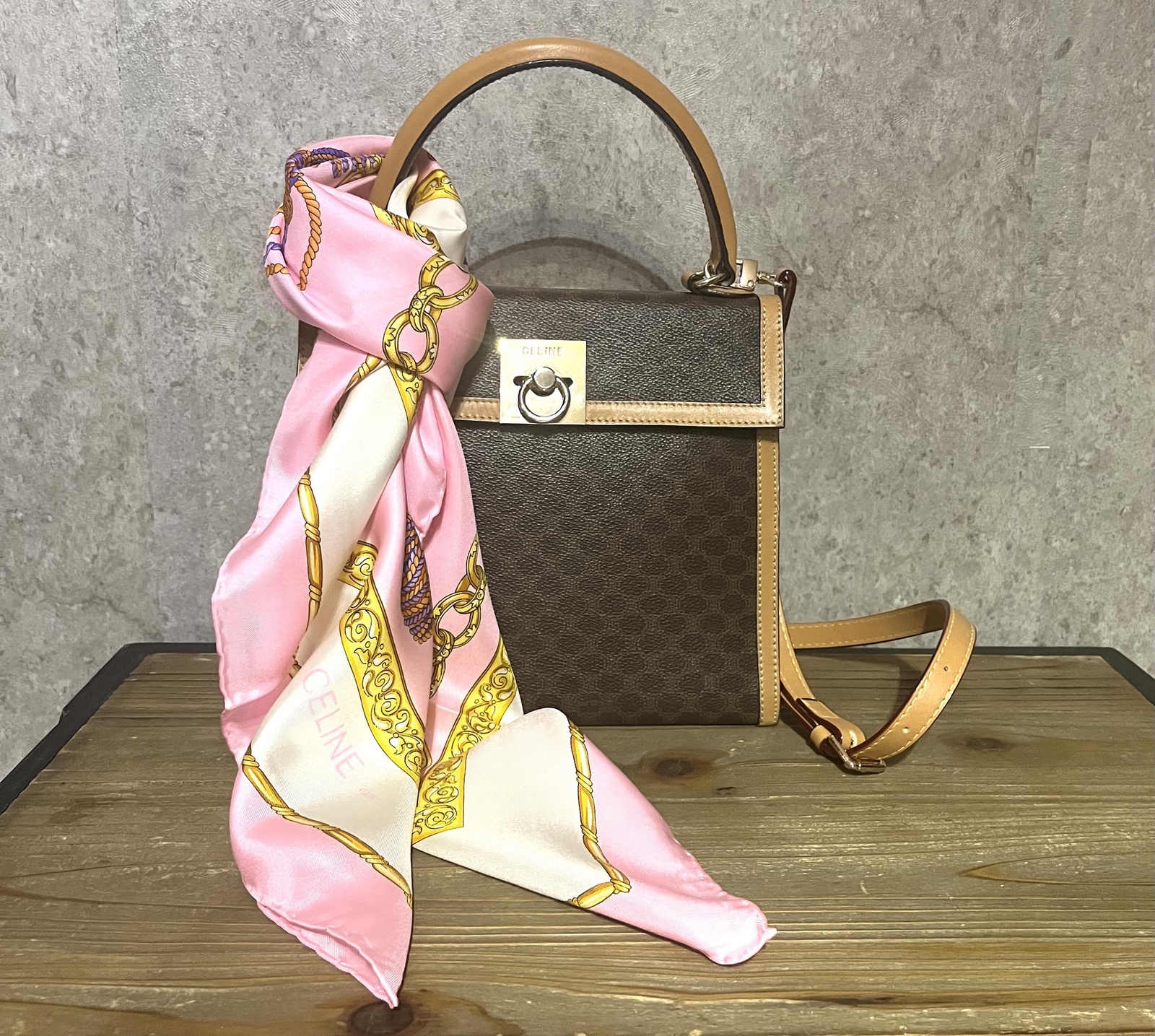 1670 春色VINTAGE CELINE 大判シルクスカーフ タッセル 華やかデザインモチーフ アクセサリー セリーヌ tote shoulder bag トートヴィンテージ