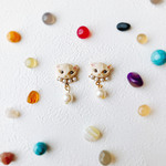 猫ピアス （イヤリング）　カフェオレパール猫 〜 あなたの耳元に愛らしさを 〜