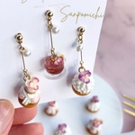 エディブルフラワーケーキでアフタヌーンティー♡アクセサリー　ピアス/イヤリング＊ノンホール樹脂　チャーム　ミニチュアアクセサリー　フェイクスイーツ　フェイクフード　春　ケーキ
