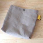 ２１×２３ポーチ　ベージュ×カラシ　帆布