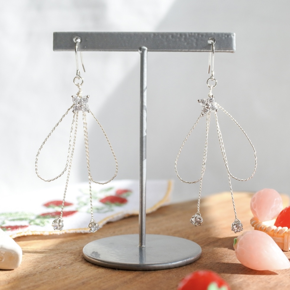 小枝耳飾り【花結び(シルバー)】小枝ピアス　小枝イヤリング　ワイヤーアクセサリー　キュービックジルコニア 6,600円