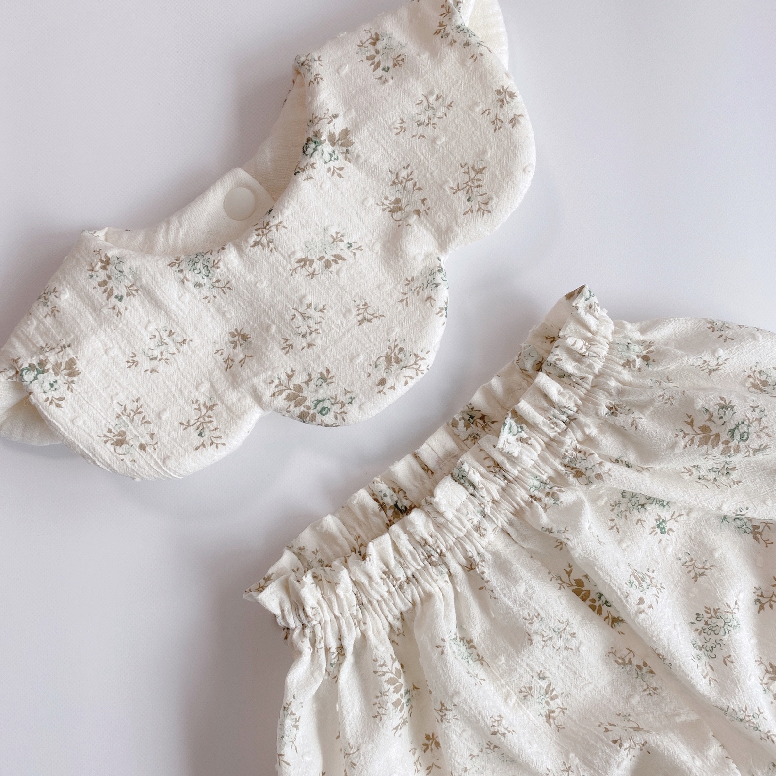 ハンドメイド　フリルスタイ　クリーム　刺繍生地　韓国生地　ポコポコフリル ハンドメイド フリルスタイ クリーム 刺繍生地 韓国生地