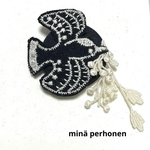  minä perhonen  鳥とレースのブローチ
