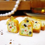 ドライフルーツたっぷりのパウンドケーキピアス♪
