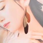 ブラウンアースカラーのフェザーピアスorイヤリング