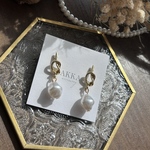 knot pearl earring 結び目　パール　シンプル　イヤリング　ピアス　金属アレルギー　普段使い　お洒落　痛くない　ピアスに見える　樹脂　ノンホール　お出かけ　女子会　