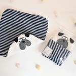 ネーム入れ、名入れ可♪miniパグちゃん　タオルハンカチ（白×ヒッコリー柄）
