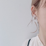 ꕤ期間限定SALEꕤオーガンジー手刺繍 ピアス アイスブルー×シルバー