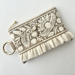 【new】【受注制作】［beige × white］インド刺繍リボン　合皮　フェイクレザー　カラビナ付きポーチ