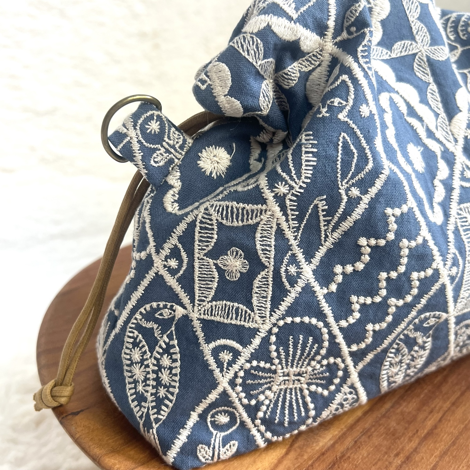 ミナペルホネン symphony ネイビー エアリーポシェット横型L