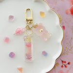 KOHAKUTO BEAR♡ベア　シャカシャカ　キーホルダー　レジン　アニマル　スイーツ　チョコ　プレゼント　ミニチュア　フェイクスイーツ　ゆめかわ　琥珀糖　くま　ピンク　暖色　こはく糖