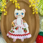 ラブリーナチュラル夢猫ちゃん　ドールチャーム　猫人形　ハンドメイドドール　手作り人形　マスコット人形　イチゴワンピースコーデNO320