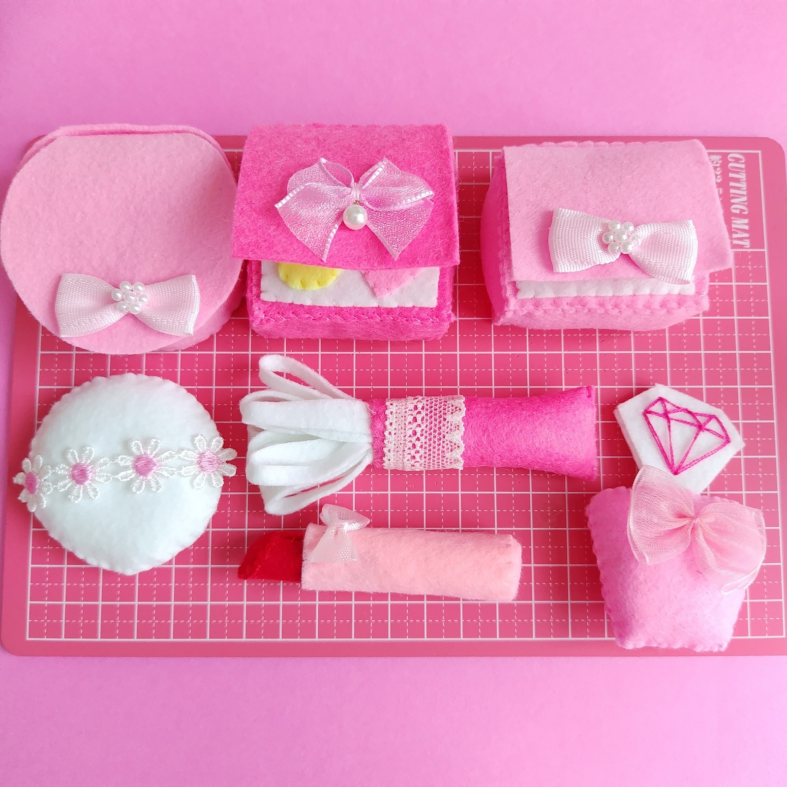 フェルトメイクセット❤️ピンク系 可愛い お化粧品 おままごと ごっこ