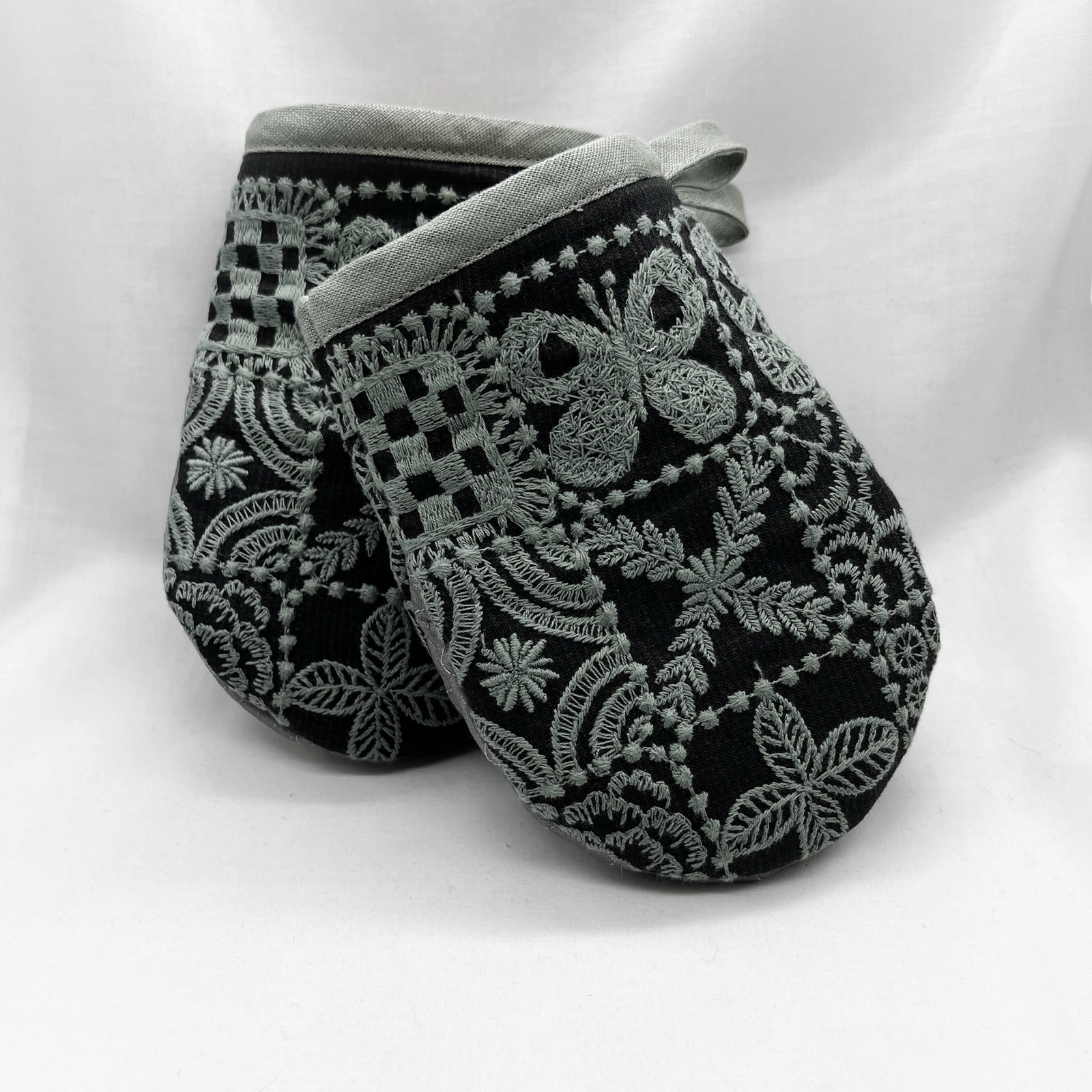 ミナペルホネン ネイビーブラック系パッチ ボリュームスヌード