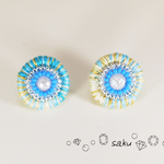 ブルー系カラフル糸のビーズ刺繍ピアス