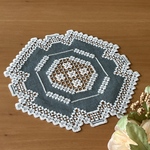 ハーダンガー刺繍のドイリー