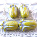 蕾　辛子色メタルくすみブルー　チェコビーズCzech Glass Beads４個