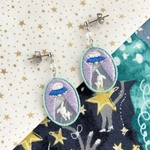 UFOとお出かけするねこの手刺繍ピアス/イヤリング（明け方の白猫）