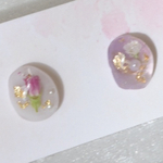 桜とかすみ草のこつぶピアス　小さめ　本物の花　本物の桜　春　お花見　左右非対称　サージカルステンレス