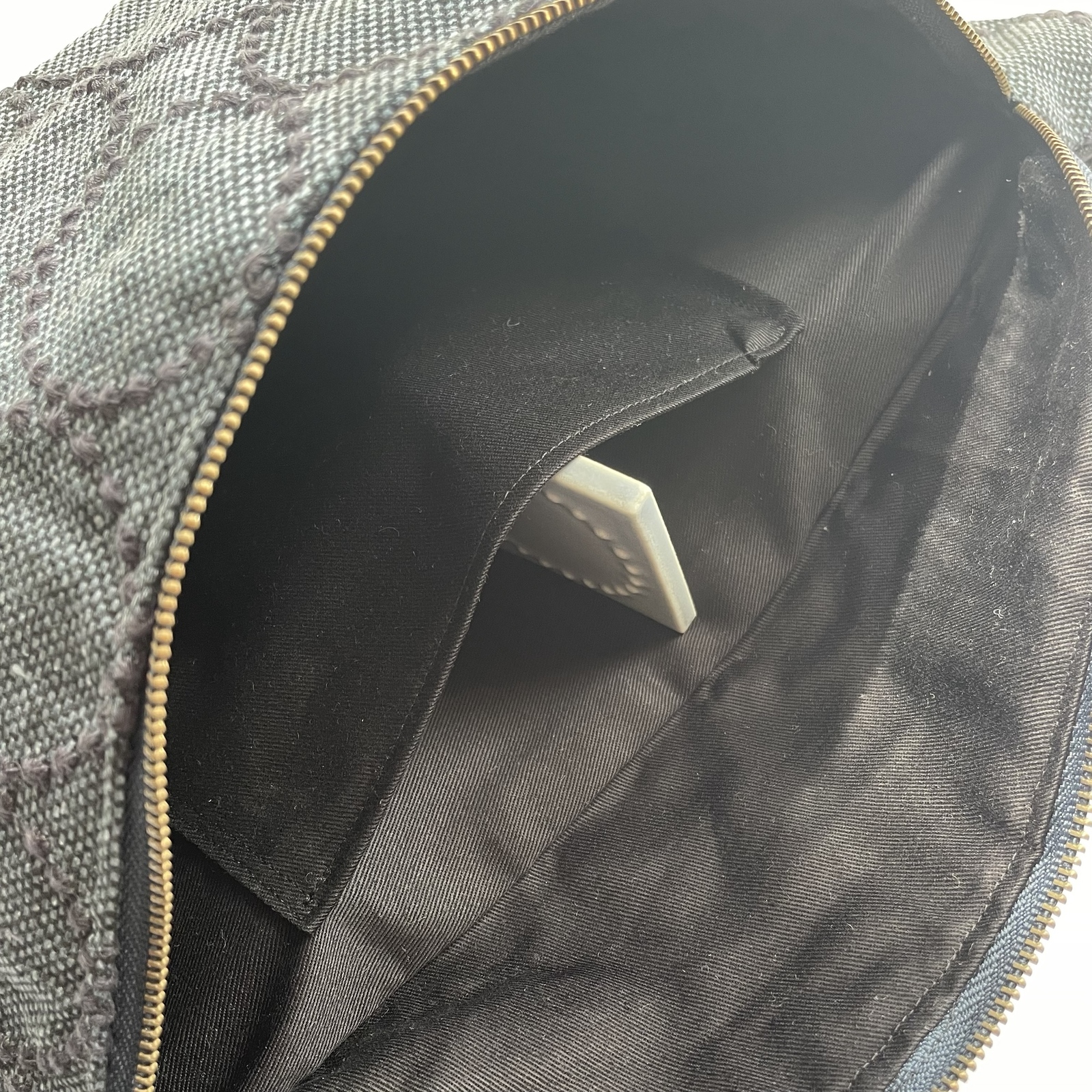 ミナペルホネン tambourine navy ハンドメイドボディバッグ - サリまる