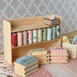 ミニチュア　生地がたくさん並んだ棚（RN)