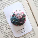 R4 刺繍　kurumi ブローチ　No.01