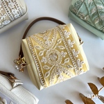 new🕊️インド刺繍リボン チャームポーチ♡ pale yellow💛ボックスポーチ チャーム 便利なチャームポーチ✨3,280円