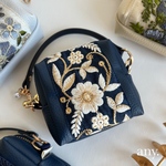 new🕊️インド刺繍リボン チャームポーチ♡ navy 💙 ボックスポーチ チャーム 便利なチャームポーチ✨