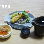 ミニミニ冷酒と肴（天ぷら＆きんぴらごぼう）