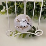 木立の シマエナガ 刺繍ブローチ