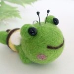ミツバチカエルちゃんストラップ 