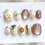 [人気𝐧𝐨. ❶] クリームプリンわんこ 🐶🍮🤍  サイズオーダーネイルチップ/チビ爪/短爪/ベリーショート/わんちゃん/犬/ゴールド/マグネット/フラワー/ビーズ/落書き/うるうる/普段使い