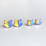 猫型シルエットピアス　　ガラスビジュー　猫型ピアス　シンプルピアス　つけっぱなしピアス　　キラキラピアス　クリア系　オーロラ系　軽量　ネコ好きさん　