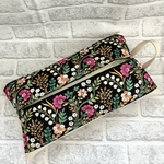 3/25まで送料無料♪インド刺繍リボン×合皮のソフトティッシュカバー 黒×ライトベージュ 花柄 吊り下げも出来る2wayタイプ♪ 箱無し ティッシュケース フェイクレザー
